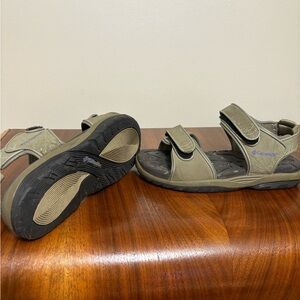 Columbia Riptide womensSports Sandal 
Size 9